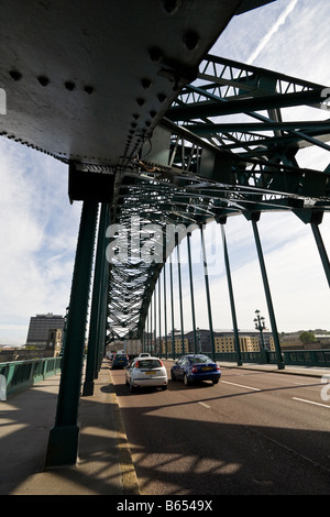 Le Tyne Bridge sur la rivière Tyne, reliant Newcastle upon Tyne et Gateshead, Tyneside, UK Banque D'Images