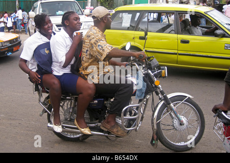 Les écoliers Douala Cameroun Afrique Banque D'Images