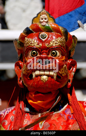 C'est festival du Ladakh les moines sont la danse du masque et prier en Inde Ladakh Monastère spitok. Banque D'Images