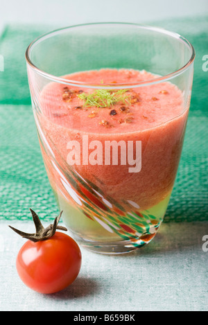 Smoothie jus de tomates moussé Banque D'Images