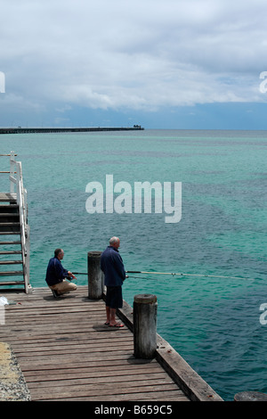 La pêche sur la jetée de Busselton Australie Occidentale WA Banque D'Images