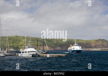 Ferry Port à Horta sur l'île de Faial Faial Açores Portugal Banque D'Images
