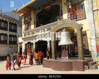 Guru Lhakhang (Tamang Gompa) temple bouddhiste avec prière géant bell, Bouddhanath (voir la note dans la description) près de Katmandou, Népal Banque D'Images