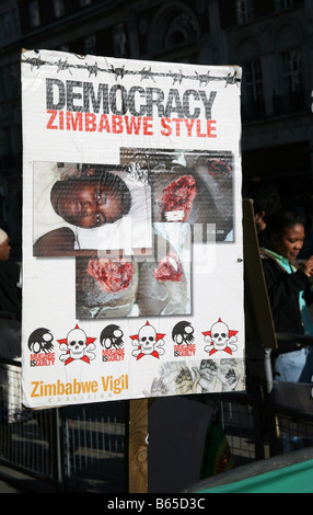 Manifestation devant le Zimbabwe House, Londres Banque D'Images