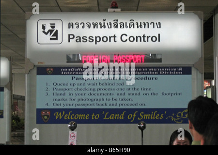 Contrôle des passeports de l'aéroport Suvarnabhumi de Bangkok, Thaïlande Banque D'Images