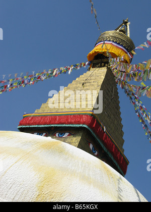 À Bouddhanath Stupa (voir la note dans la description), près de Katmandou. Le plus grand et le plus sacré au Népal stupa bouddhiste. Banque D'Images