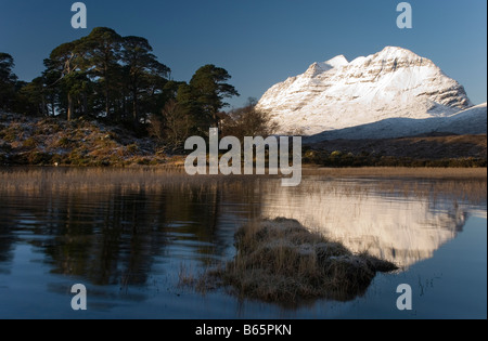 Liathach reflétée dans le Loch Torridon Clair Wester Ross Banque D'Images