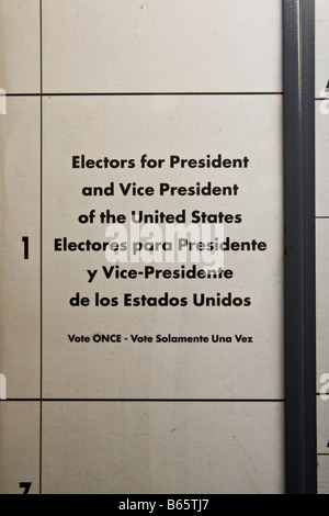 Voir l'intérieur d'un isoloir utilisé dans l'élection générale de 2008 US à New York, NY United States 4 Novembre 2008 Banque D'Images