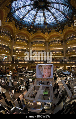 Galerie centrale des Galeries Lafayette Boulevard Haussmann Paris France Banque D'Images