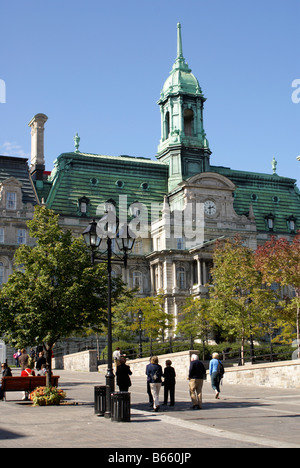 L'Hôtel de Ville de Montréal ou à l'Hôtel de Ville de Montréal à partir de la Place Jacques Cartier dans le Vieux Montréal, Québec, Canada Banque D'Images