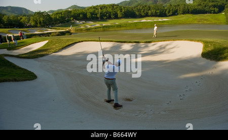 Pablo Larrazabal de l'Espagne au cours de la troisième ronde de la 54e à la Coupe du monde golf Olazabal course à Mission Hills Resort Banque D'Images