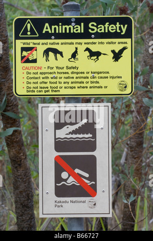 Avis du Conseil sur la sécurité des animaux Mamukala Wetlands Park Parc national de Kakadu en Australie Territoire du Nord Septembre Banque D'Images