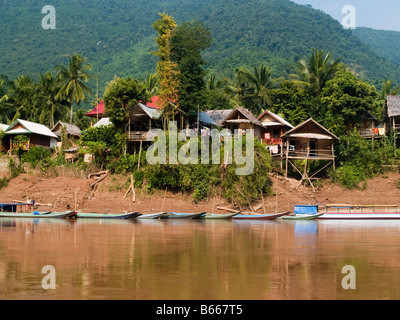La vie le long de la rivière Nam Ou, dans le nord du Laos Banque D'Images