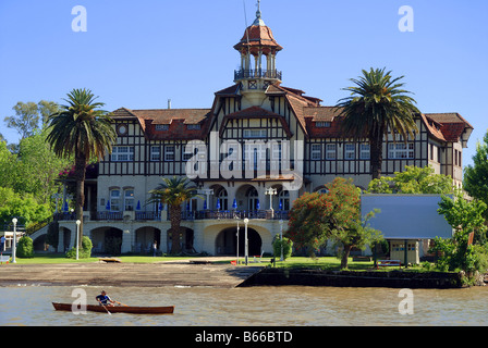 Ce bâtiment victorien de l'Aviron traditionnel La Marina Club (Club de Regatas La Marina) à Tigre, Buenos Aires, Argentine Banque D'Images