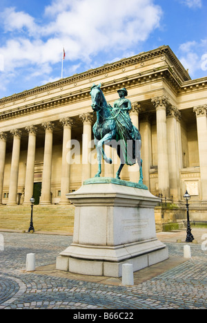 Statue de la reine Victoria à cheval St Georges Hall, Liverpool, Merseyside, England UK Banque D'Images