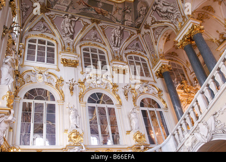 Escalier principal palais d'hiver Musée de l'Ermitage à Saint-Pétersbourg en Russie Banque D'Images