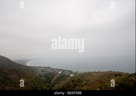 Matin brumeux à Malibu CA le long de la côte Banque D'Images