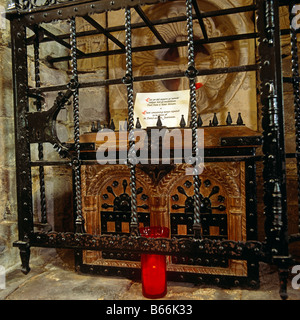 Saint Davids culte dans la Cathédrale de Saint Davids Wales UK Europe Banque D'Images