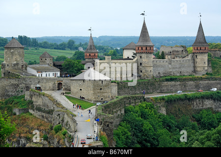 Les murs et les tours de la forteresse médiévale Kamianets Podilskyi (Kamenetz, Kamieniec), Podolie, Kiev oblast (région), de l'Ukraine Banque D'Images