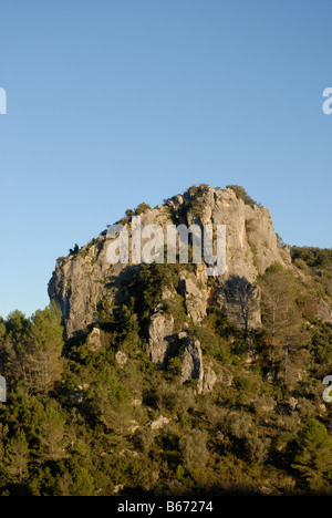 Vue d'affleurement rocheux sur marche pour els péages, près de Vall de Ebo village, Marina Alta, Alicante Prov. Comunidad Valenciana, Espagne Banque D'Images