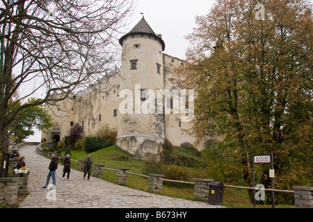 Le Château de Niedzica également connu sous le nom de Château de Dunajec, le sud de la Pologne, de l'Europe. Banque D'Images