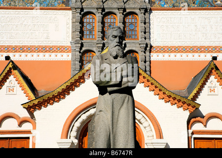 Statue de Pavel Tretiakov en face de la Galerie nationale Tretiakov de Moscou, Russie Banque D'Images