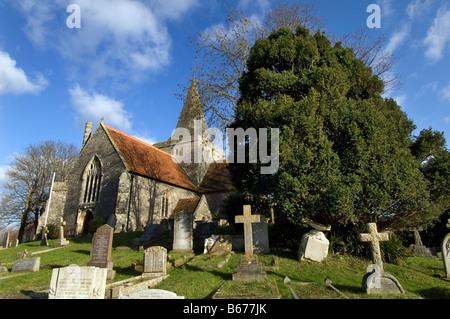 Le 14e siècle l'église du village de Saint Andrews, dans le pittoresque village de Alfriston , East Sussex Banque D'Images