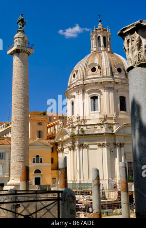 Forum de Trajan, Foro di Traiano, la colonne Trajane, Colonna di Traiano, et certains piliers qui faisaient autrefois partie de la basilique l'ULP Banque D'Images