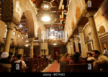 L'Église suspendue au Caire, Égypte. Saint Virgin Mary's Eglise orthodoxe copte également connu sous le nom de l'Église suspendue (El Muallaqa) Banque D'Images