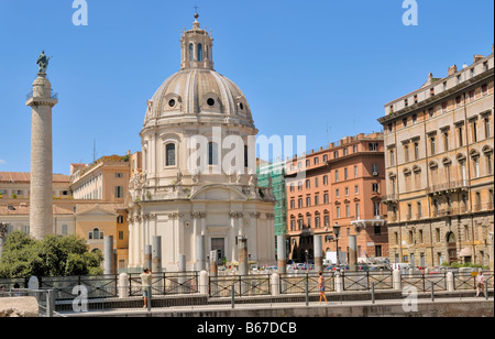 Forum de Trajan, Foro di Traiano, la colonne Trajane, Colonna di Traiano, et certains piliers qui faisaient autrefois partie de la basilique l'ULP Banque D'Images