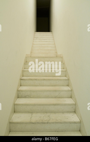 Un escalier intérieur le Musée d'Art Moderne de la Fondation Serralves à Porto, Portugal Banque D'Images