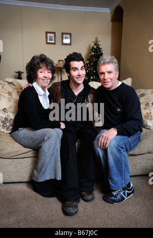 STEREOPHONICS SINGER KELLY JONES avec sa maman et papa BERYL OSCAR À LA MAISON FAMILIALE À CWMAMAN GALLES DU SUD, décembre 2007. Banque D'Images