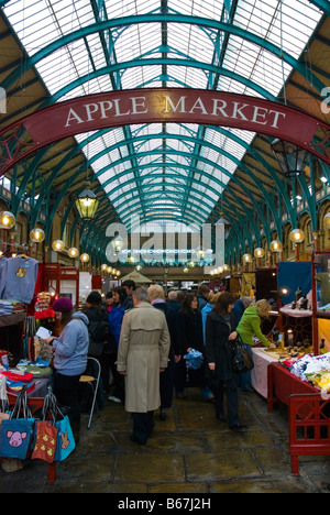 Marché Apple à Covent Garden à Londres Angleterre Royaume-uni Banque D'Images