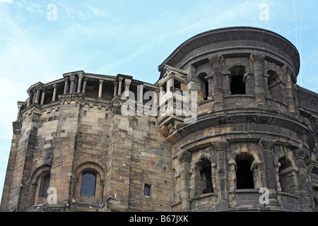 Porte de ville romaine Porta Nigra (180 AD), UNESCO World Heritage Site, Trèves, Rhénanie-Palatinat, Allemagne Banque D'Images