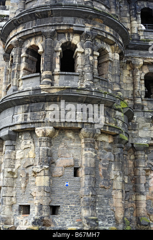 Porte de ville romaine Porta Nigra (180 AD), UNESCO World Heritage Site, Trèves, Rhénanie-Palatinat, Allemagne Banque D'Images
