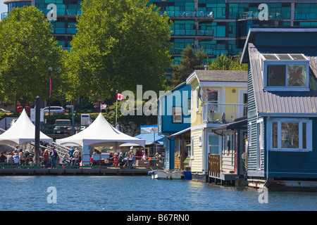 Les maisons flottantes et les immeubles à appartements 'Fishermans Wharf' 'Victoria' 'l'île de Vancouver British Columbia Canada Banque D'Images