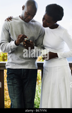 Couple sur balcon Banque D'Images