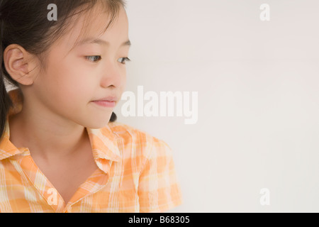 Close-up of a girl looking sideways Banque D'Images