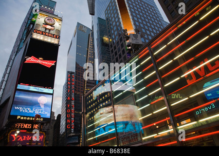Les lumières de Times Square NYC Banque D'Images