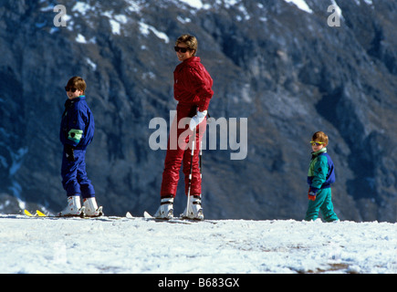 Le prince William, la Princesse Diana et le prince Harry ski à Lech, Autriche Banque D'Images