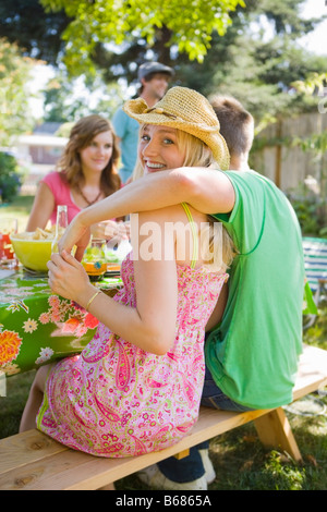 Amis de Backyard Barbeque, Portland, Oregon, USA Banque D'Images