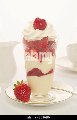 Fraise et crème anglaise Parfait Banque D'Images