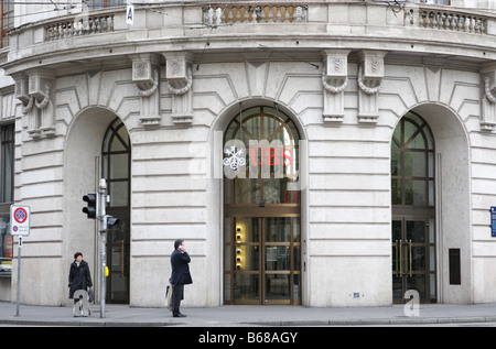 Logo et inscription sur un immeuble de la banque UBS à Bâle, Suisse Banque D'Images