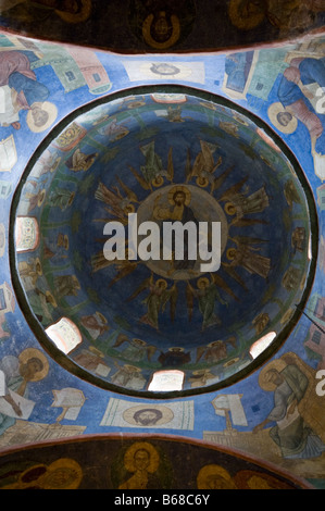 Scène de l'ascension dans le dôme de la cathédrale de la transfiguration de l'Mirozh pendatives avec Evangélistes en monastère. Pskov, Russie. Banque D'Images