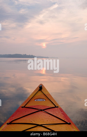 Kayak sur la rivière Magothy près de l'embouchure de la baie de Chesapeake Banque D'Images