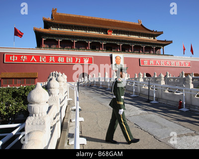 Chine Pékin place Tiananmen et garde la porte de l'image Mao Zedong Banque D'Images