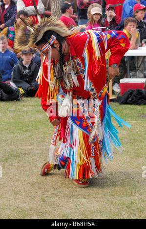 Les Premières Nations dancer en costume traditionnel Banque D'Images