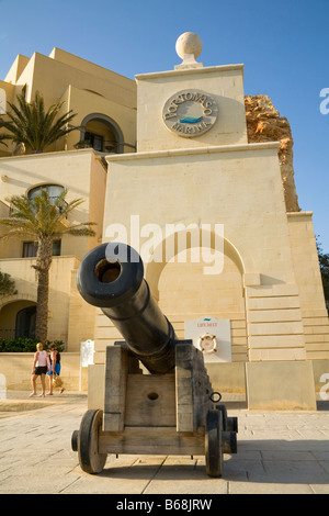 Cannon, archway et port de plaisance de Portomaso Marina Portomaso, signe, Portomaso, Saint Julian's, Malte Banque D'Images