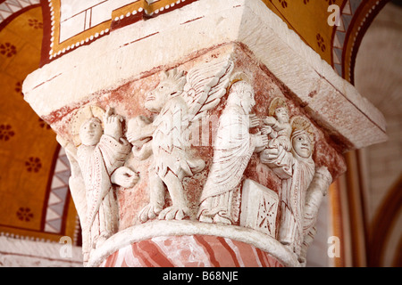 La sculpture romane sur colonne capitales, église de Saint Pierre (11-12 siècles), Chauvigny, Poitou, France Banque D'Images