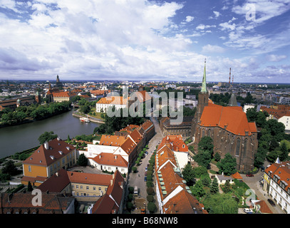 Vue sur le fleuve Oder et la ville de Wroclaw, Pologne de Cathedral spire Banque D'Images